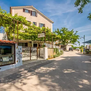 https://pansion-segulja.primorje-gorskikotar.com